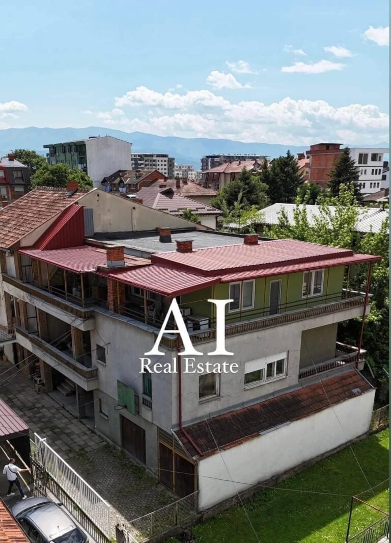 Dy shtëpi per shitje në qender- Tetovë